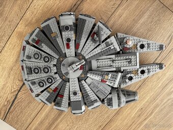 Lego Star Wars 75105 Millennium Falcon - 3