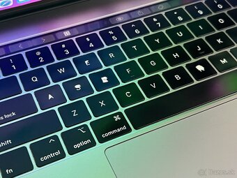 MacBook Pro 15-palcový (2019) 16GB / 256GB Silver - 3