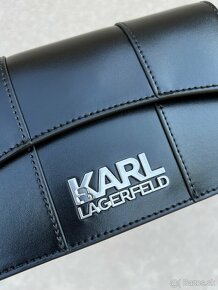 Menšia Crossbody kabelka Karl Lagerfeld - čierna - 3