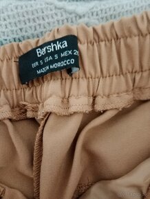 Krásne bledohnedé Bershka -  čierne letné nohavice Esmara - 3