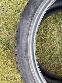 Goodyear Ultragrip 235/40 R19 pneu - 3