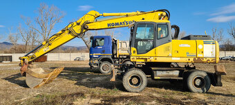 Báger Komatsu PW220 - 3