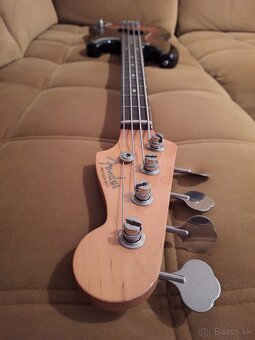 Fender Precision Bass - 3