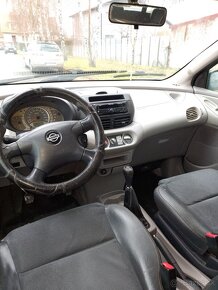 Predam Nissan almera Tino 2.2 TDI 84kw - 3