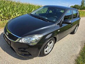 Kia Ceed 1.4 CVVT 66kw  2011 hatchback-krátka čierna - 3