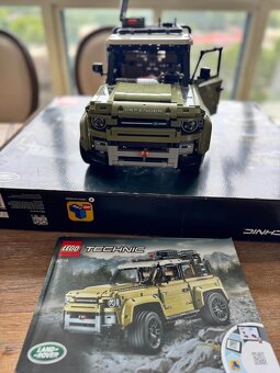 Lego Technic - Land Rover Defender (42110) - 3