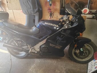 HONDA VFR 750 RC24 - 3