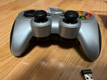 Logitech F710, bezdrôtový Gamepad - 3