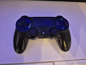 Playstation 4 - 3