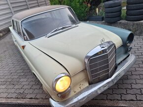 Mercedes-Benz W110 190 D Ds Flosse - 3