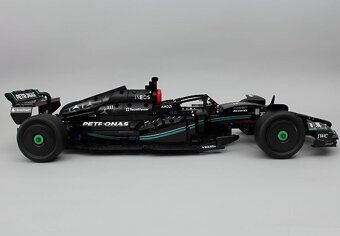 Stavebnica Lego Technic F1 Mercedes-AMG F1 W14 E Performance - 3