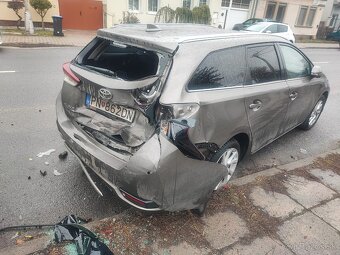 Toyota Auris Touring Sports, r.v.2019, 62503 km, Havarované - 3