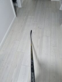 Predám hokejku Bauer Supreme 2S pro. - 3