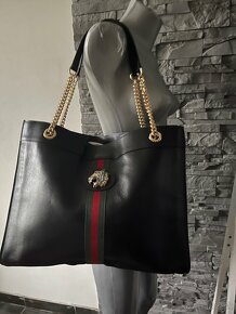 Gucci originál kus 270 eur - 3