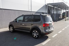 Volkswagen Touran Cross 2.0TDI 125kW DSG6 7 miestny 11/2011 - 3