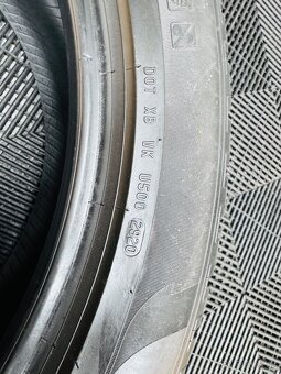 Pirelli 295/40R21 - 3