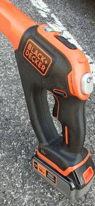 Akumulátorový krovinorez Black& Decker - 3