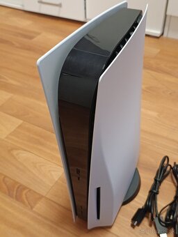 Predám ps5 z účtom s hrami v hodnote 280€ - 3