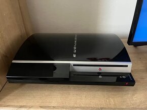 Predám - Playstation 3 + 2 ovládače - 3