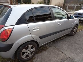 Na predaj auto Kia Rio- nové rozvody, brzdy, STK a EK, ťažné - 3