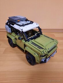 Lego Technic 42110 - Land Rover Defender - 3