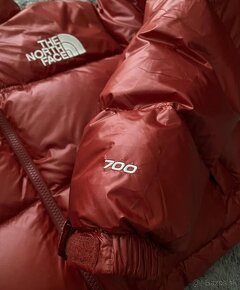 The North Face 1996 Nuptse Cropped Puffer Jacekt–Red - 3