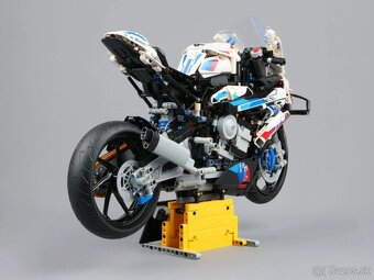 LEGO Technic motorka BMW M 1000 RR 42130 - 3