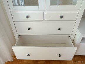 Vitrína Ikea Hemnes - 3