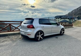 Golf R32 4motion manuál - 3