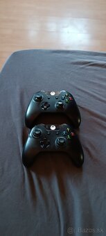 2x Xbox one controller - 3