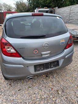 Rozpredám Opel Corsa D 1.2 63kw A12XER 2012 - 3