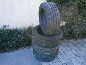 Predám 4x letné temer nové pneu Pirelli 255/45 R20 105WXL - 3