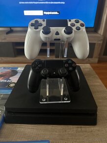 Playstation 4 - 3