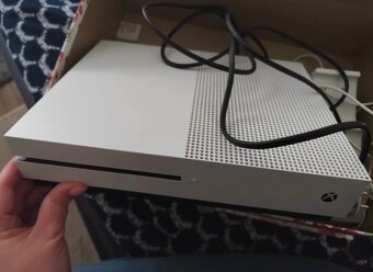 Xbox one S po synovi + 2 ovládače+ 6 hier - 3