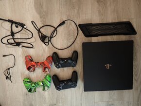 Predám Playstation 4 pro + 13 hier - 3