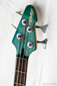 Peavey international series bass - 3