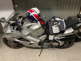 Honda VFR800 vtec - 3