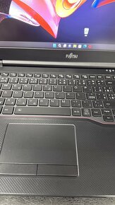 Fujitsu lifebook E4511 - 3