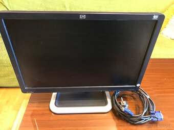 Predám LCD monitor 19" hp L1908W WIDE s nastaviteľnou výško - 3