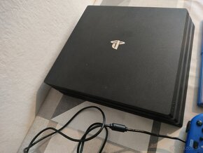 Playstation 4 pro 1000gb 4K + 2x ovladač + hry - 3