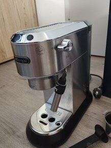 Pákový kávovar De'Longhi EC685.M Dedica - 3