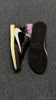 Nike x Travis Scott Air Jordan 1 Low - 3