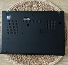 Lenovo ThinkPad T490 - 3