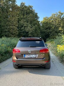 VW Touareg 3.0 TDI V6 - 3