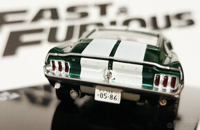 Ford Mustang Fastback - 3