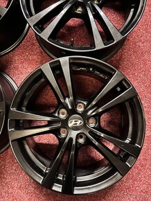 5x114,3 R17 Originál alu Hyundai - černé - ET 47 - 3