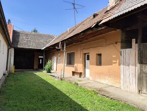 Rodinný dom priamo v Hlohovci - rovinatý pozemok 863 m2 - 3