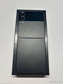 Samsung Galaxy Z Flip 4 - 3