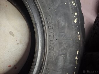 Pneu 235/70/R16 - 3