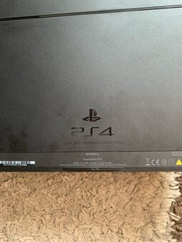 Playstation 4 - 3